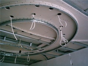 Проводка под натяжным потолком