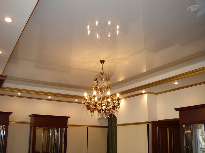 Как правильно установить светильник на натяжной потолок
