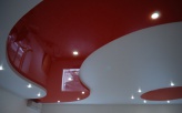 Красный глянцевый натяжной потолок в квартире площадью <nobr><b>67,3</b> м<sup>2</sup></nobr> за <nobr><b>27 800</b> руб</nobr>